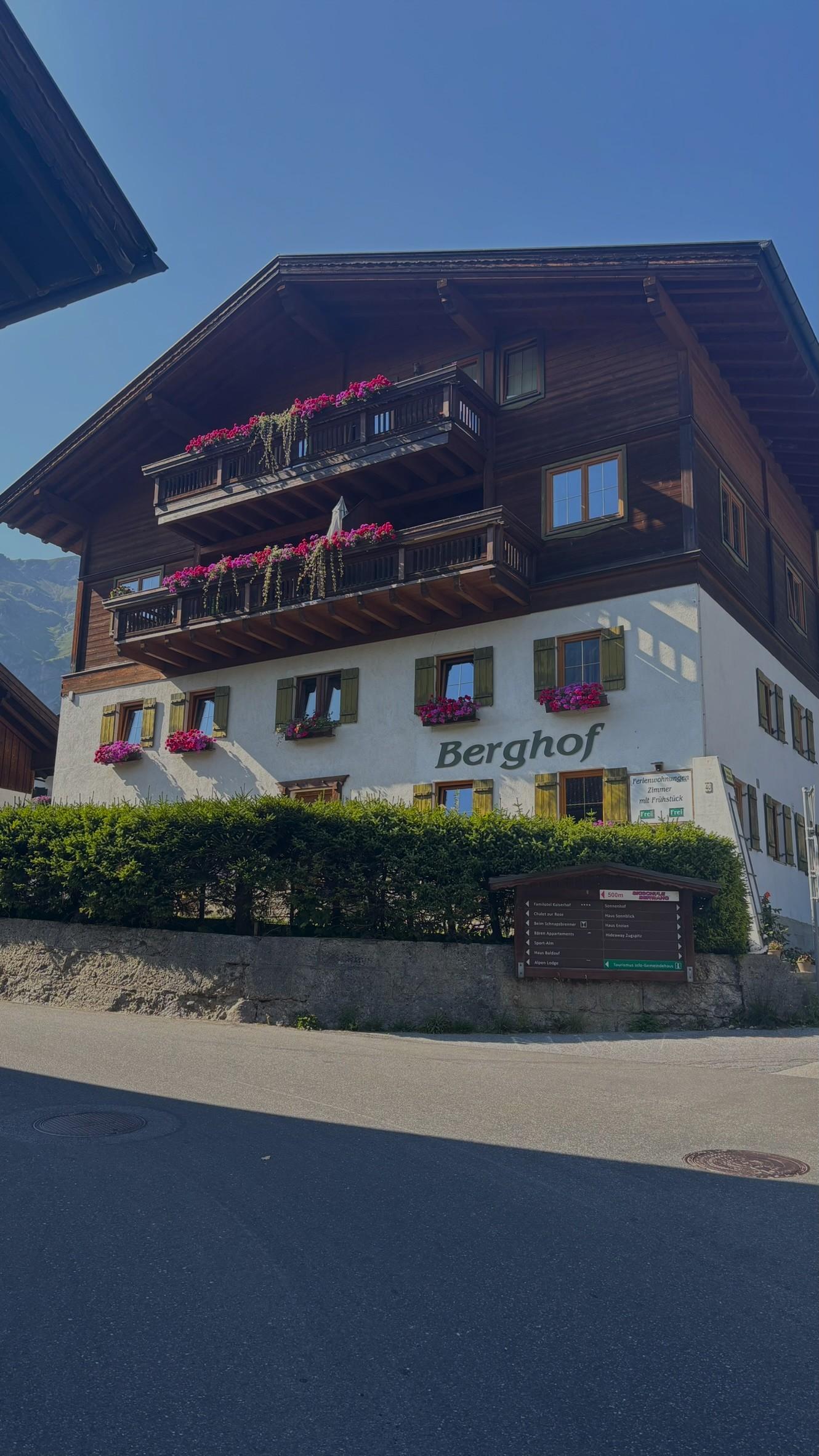 Balkon mit Geranien