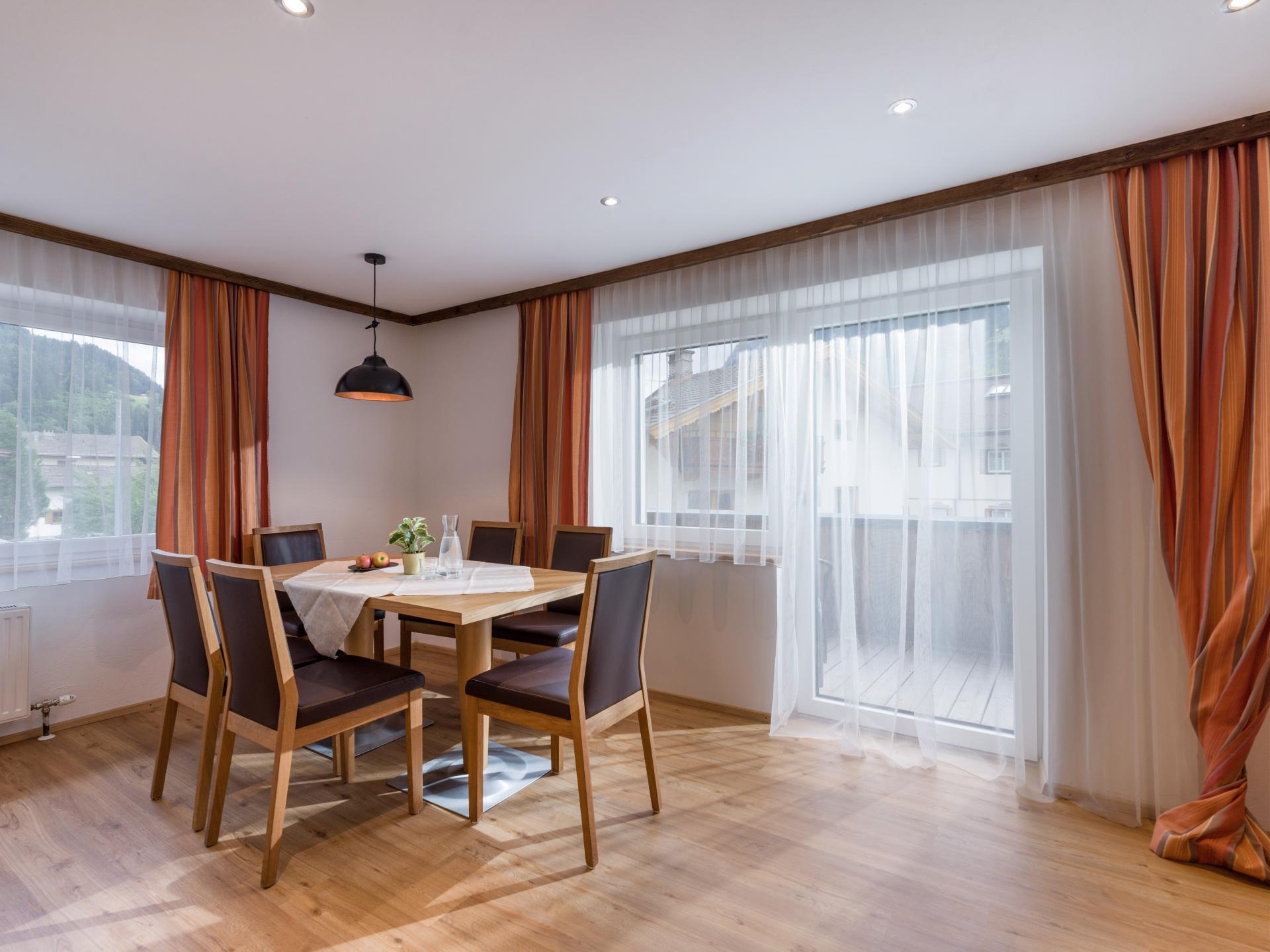 Wohnbereich im Apartment des Tennenwirt Guesthouse