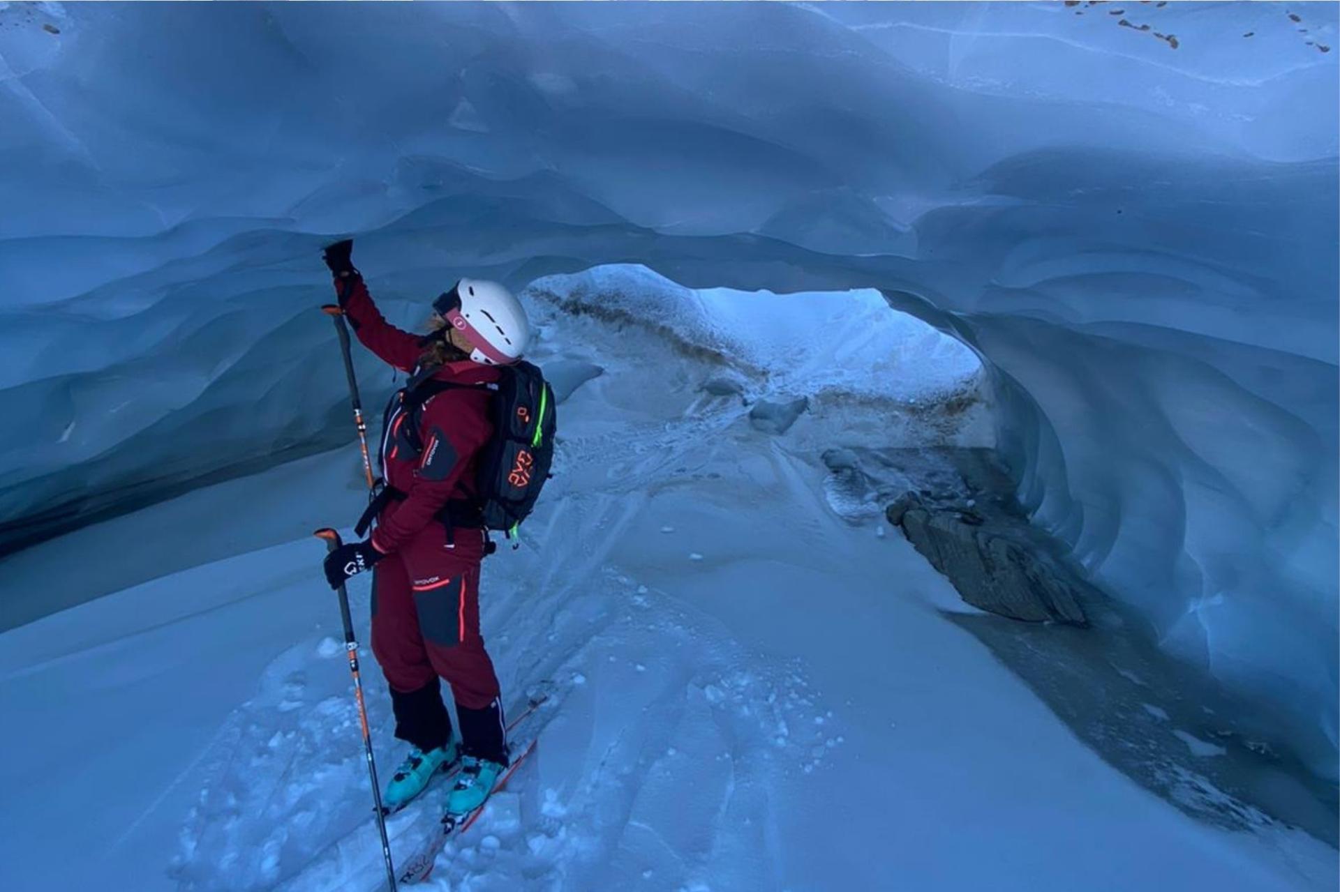 Eishöhle Tourenski Winter Urlaub Skiurlaub Erlebnis