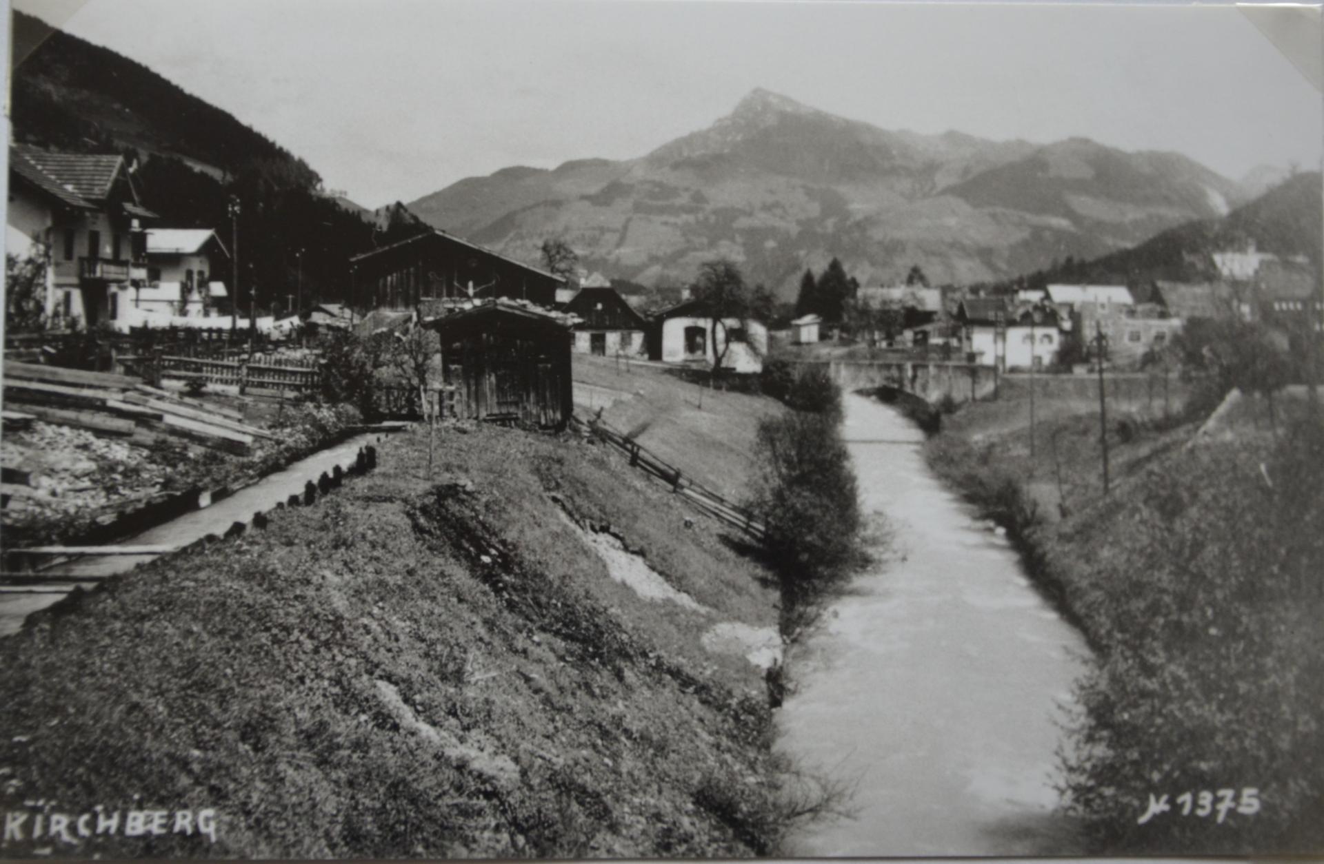 Ache und Mühlbach um 1920, im Hintergrund Leinölstampf und Weindiele