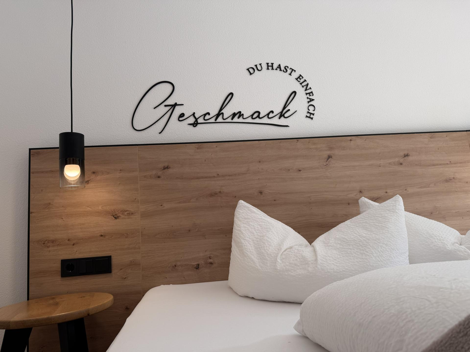 Schlafzimmer mit Doppelbett