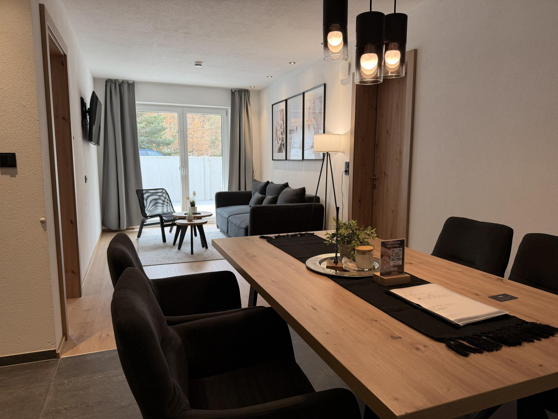 Essbereich mit Blick in den Garten