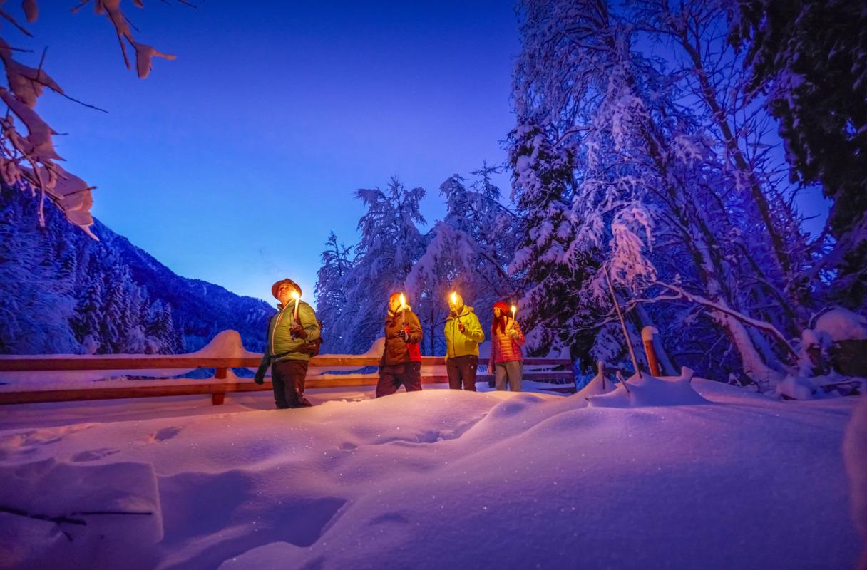 Laternenwanderung zum beleuchteten Stuibenfall