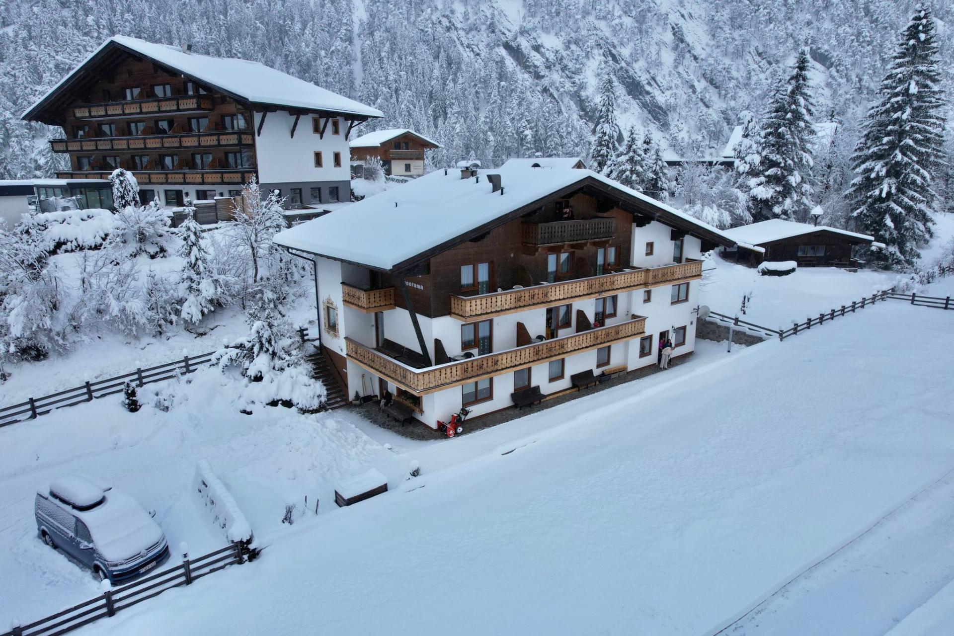 G&auml;stehaus Panorama im Winter